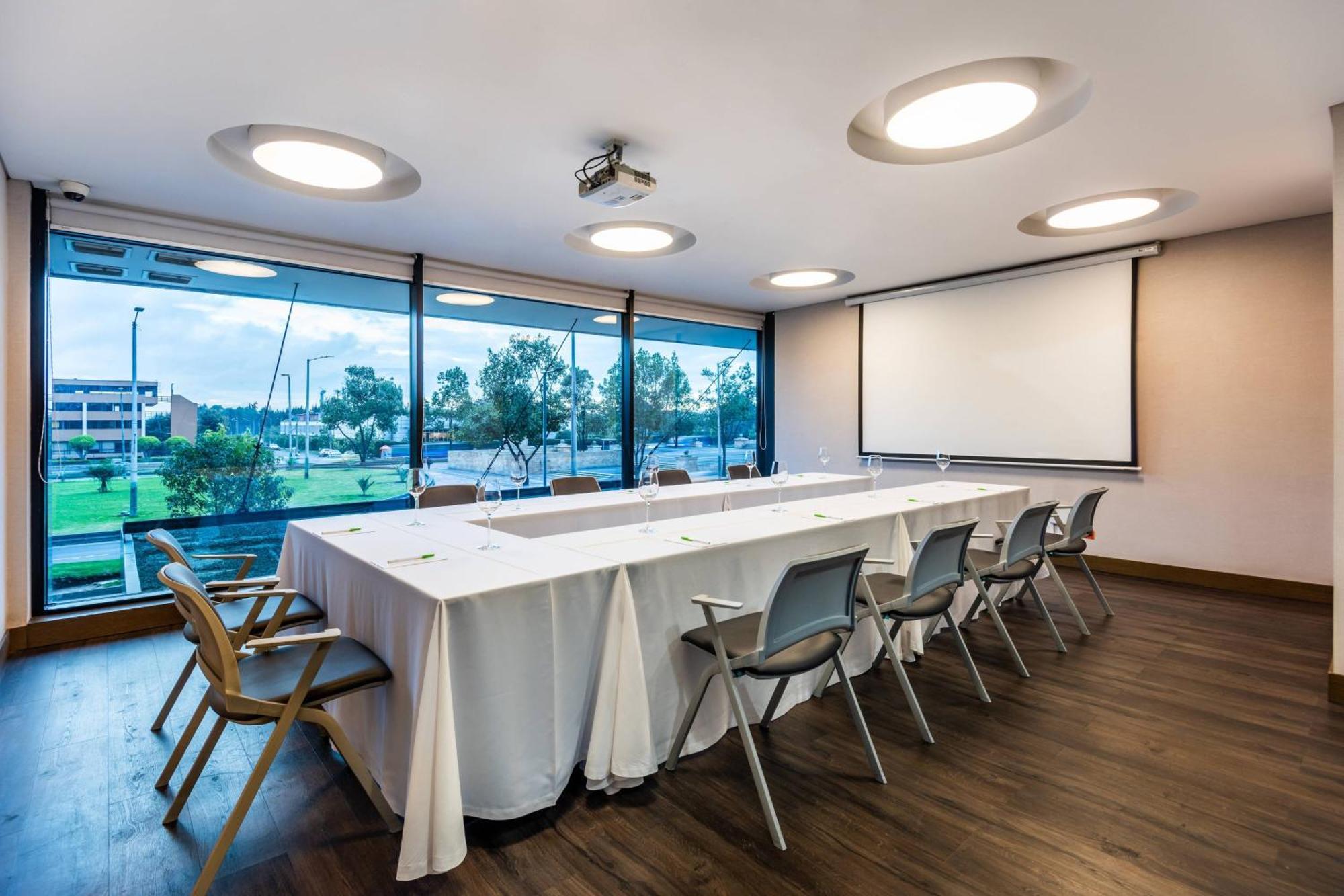 Hotel Courtyard By Marriott Bogota Airport Exterior foto